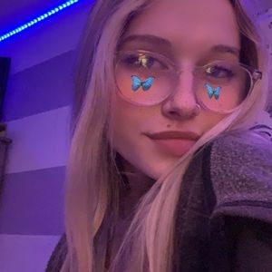 Meet your Posher, Liz